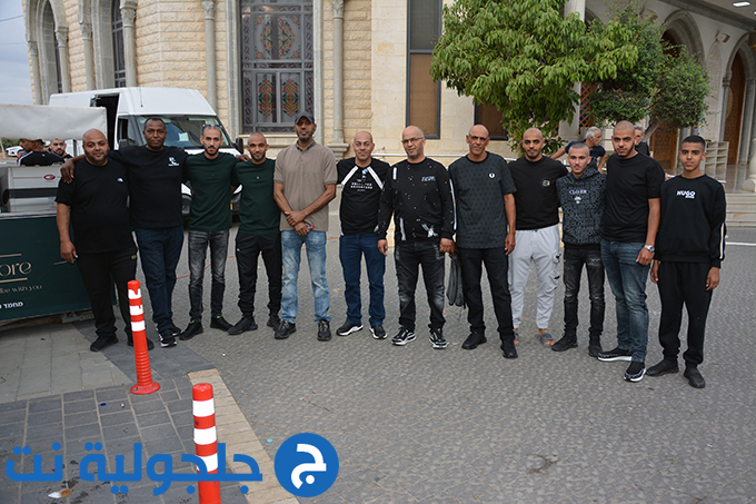 اهالي جلجولية يؤدون صلاة عيد الاضحى في ساحة مسجد الروضة في جلجولية 